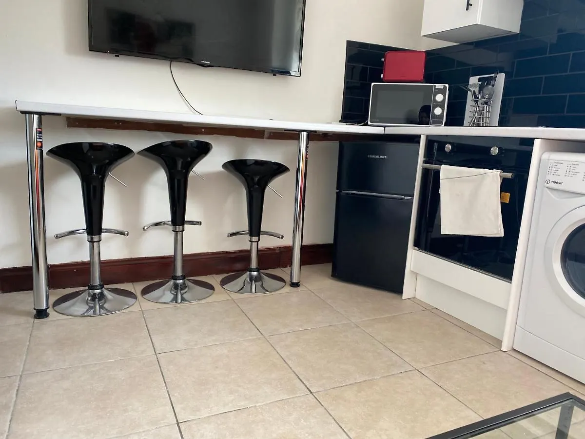 Modern 2 Bedroom Flat In Robert St Swansea