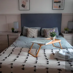 Spacious 1-bedroom With Free Private Parking Swansea