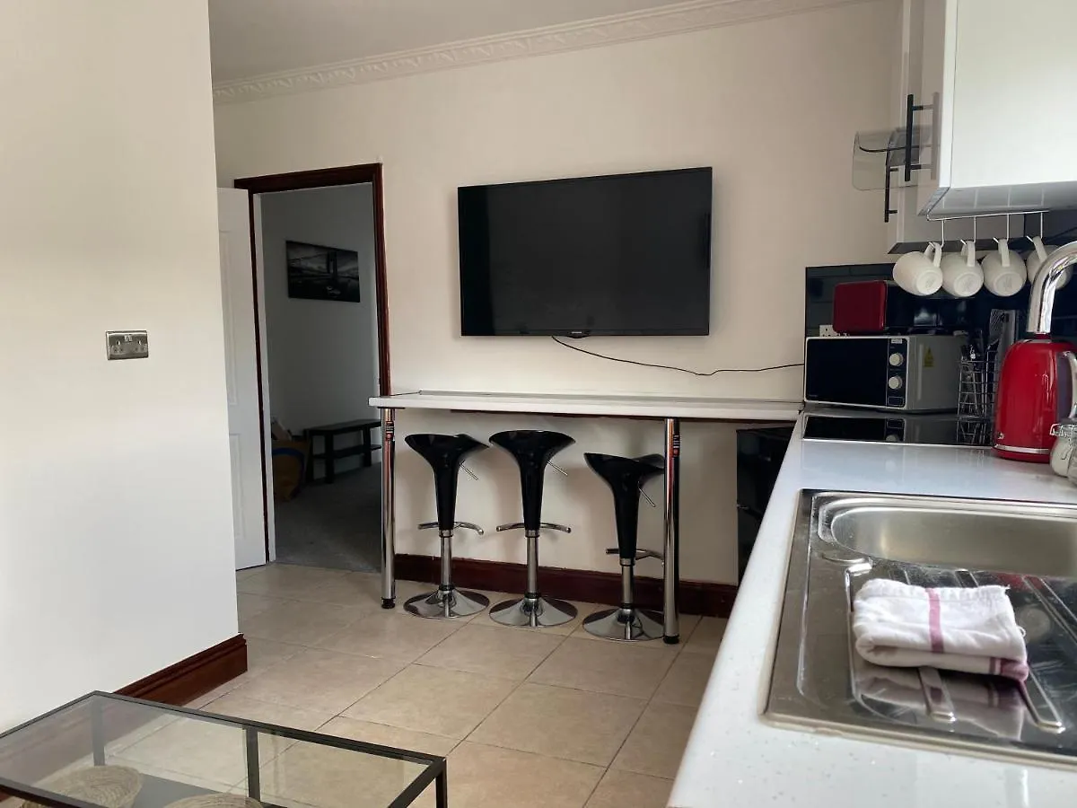 Modern 2 Bedroom Flat In Robert St Swansea 0*,  United Kingdom