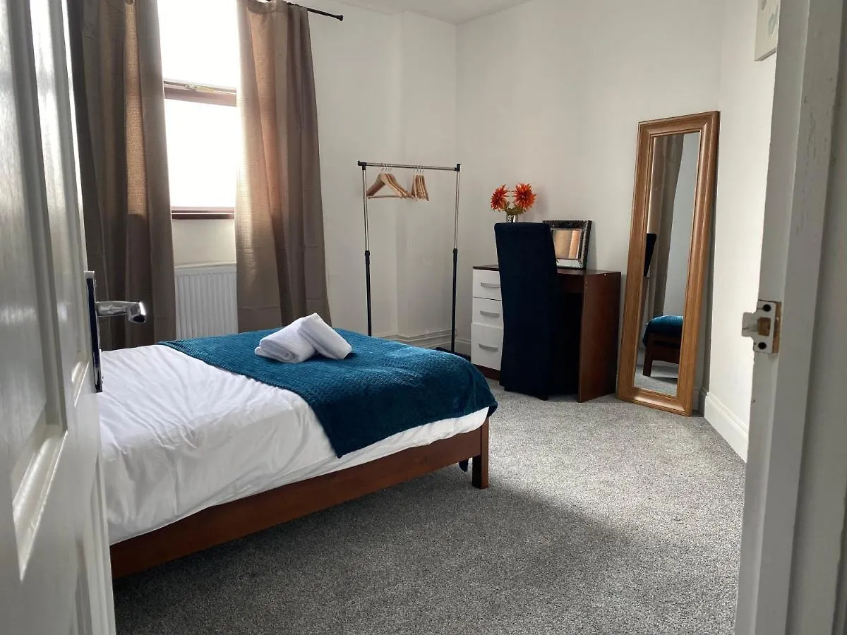 Modern 2 Bedroom Flat In Robert St Swansea Apartment